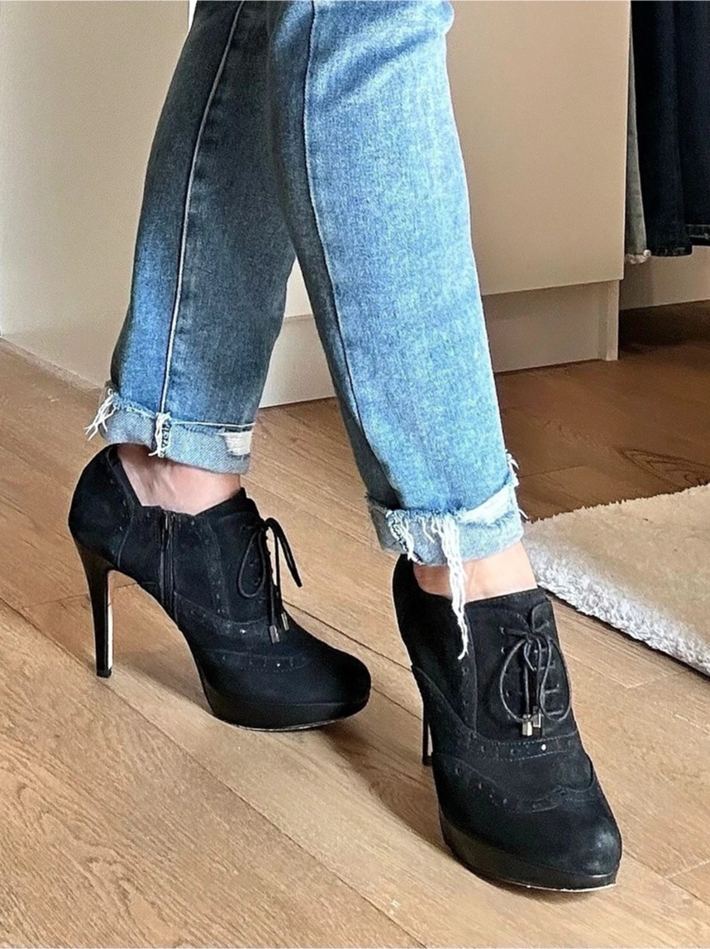 White House Black Market Ramsey Suede Oxford Heel Black Heels 8.5